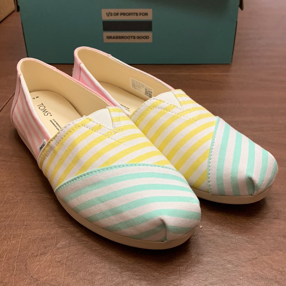Multicolor toms. Size 9.5. Green, yellow, & pink striped toms.
